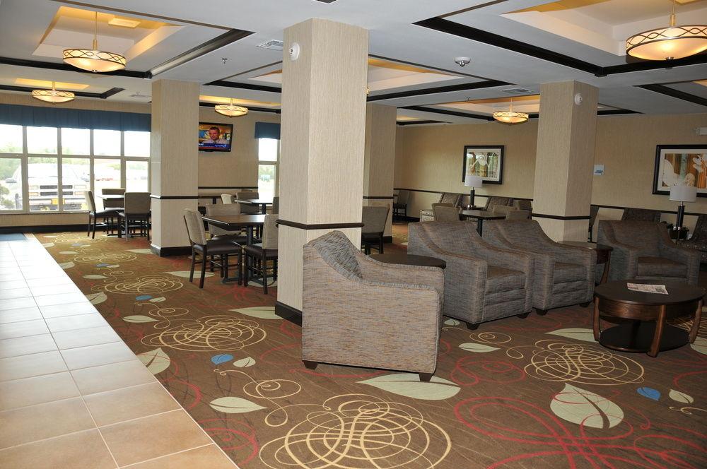 Holiday Inn Express & Suites Clinton By Ihg Buitenkant foto