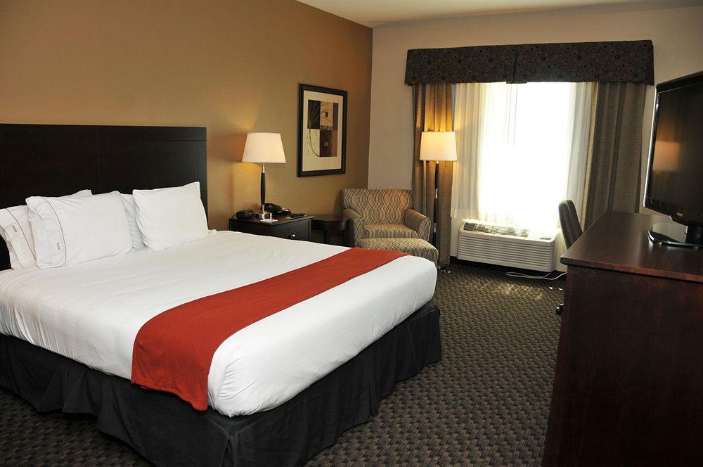 Holiday Inn Express & Suites Clinton By Ihg Kamer foto