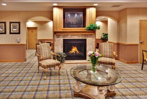 Holiday Inn Express & Suites Clinton By Ihg Buitenkant foto
