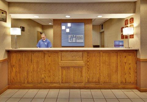 Holiday Inn Express & Suites Clinton By Ihg Buitenkant foto