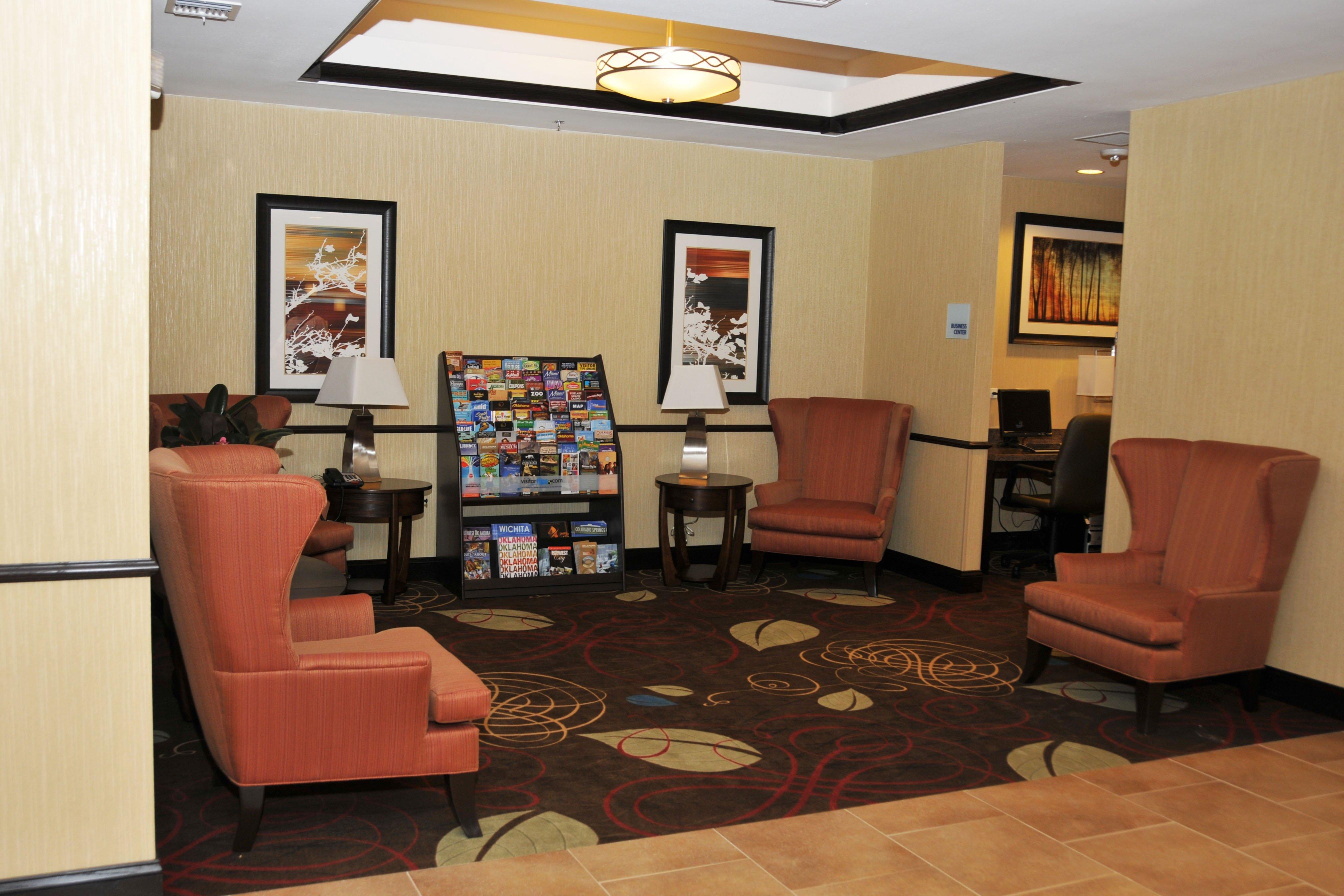 Holiday Inn Express & Suites Clinton By Ihg Buitenkant foto