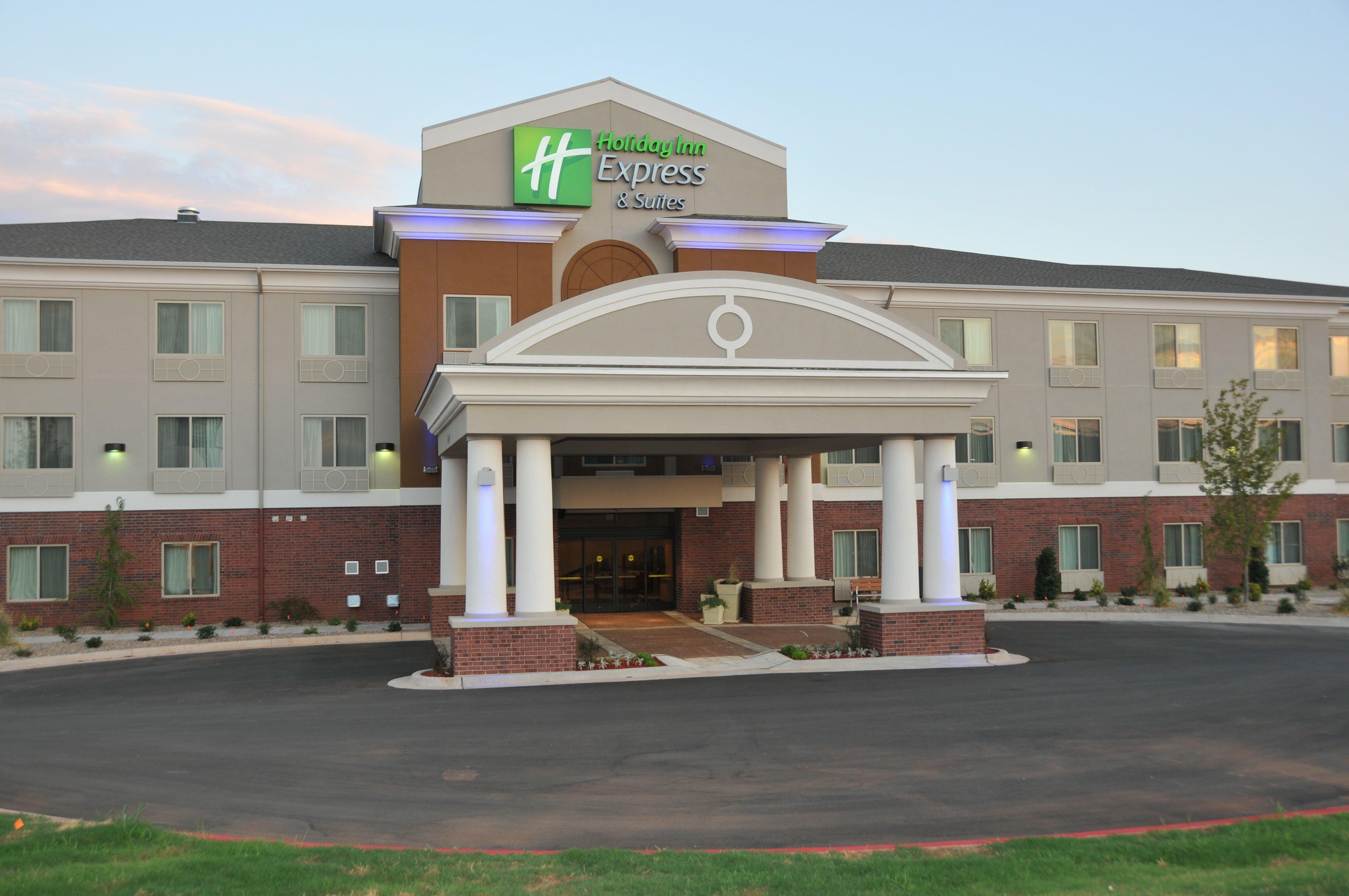 Holiday Inn Express & Suites Clinton By Ihg Buitenkant foto