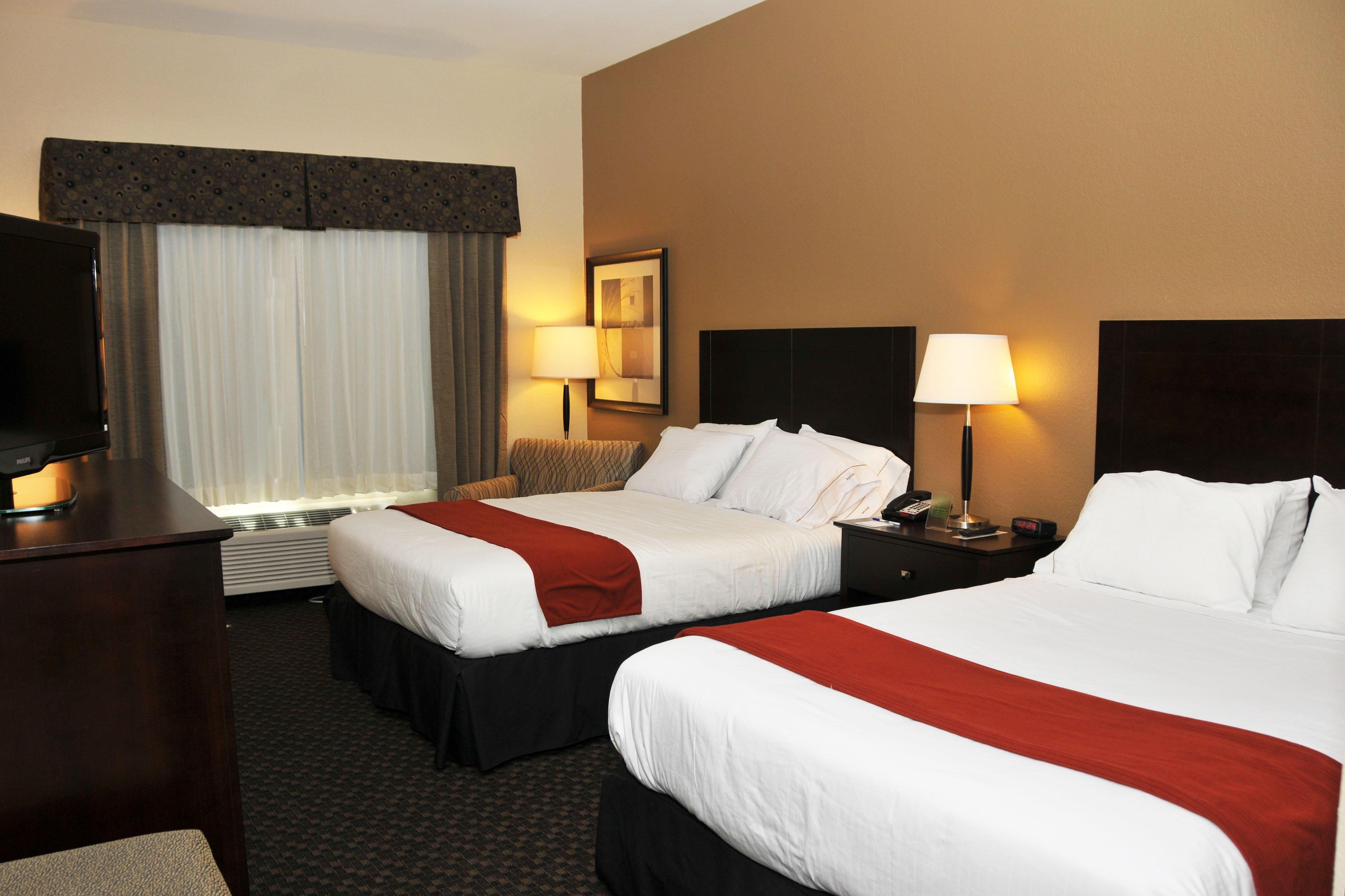 Holiday Inn Express & Suites Clinton By Ihg Buitenkant foto