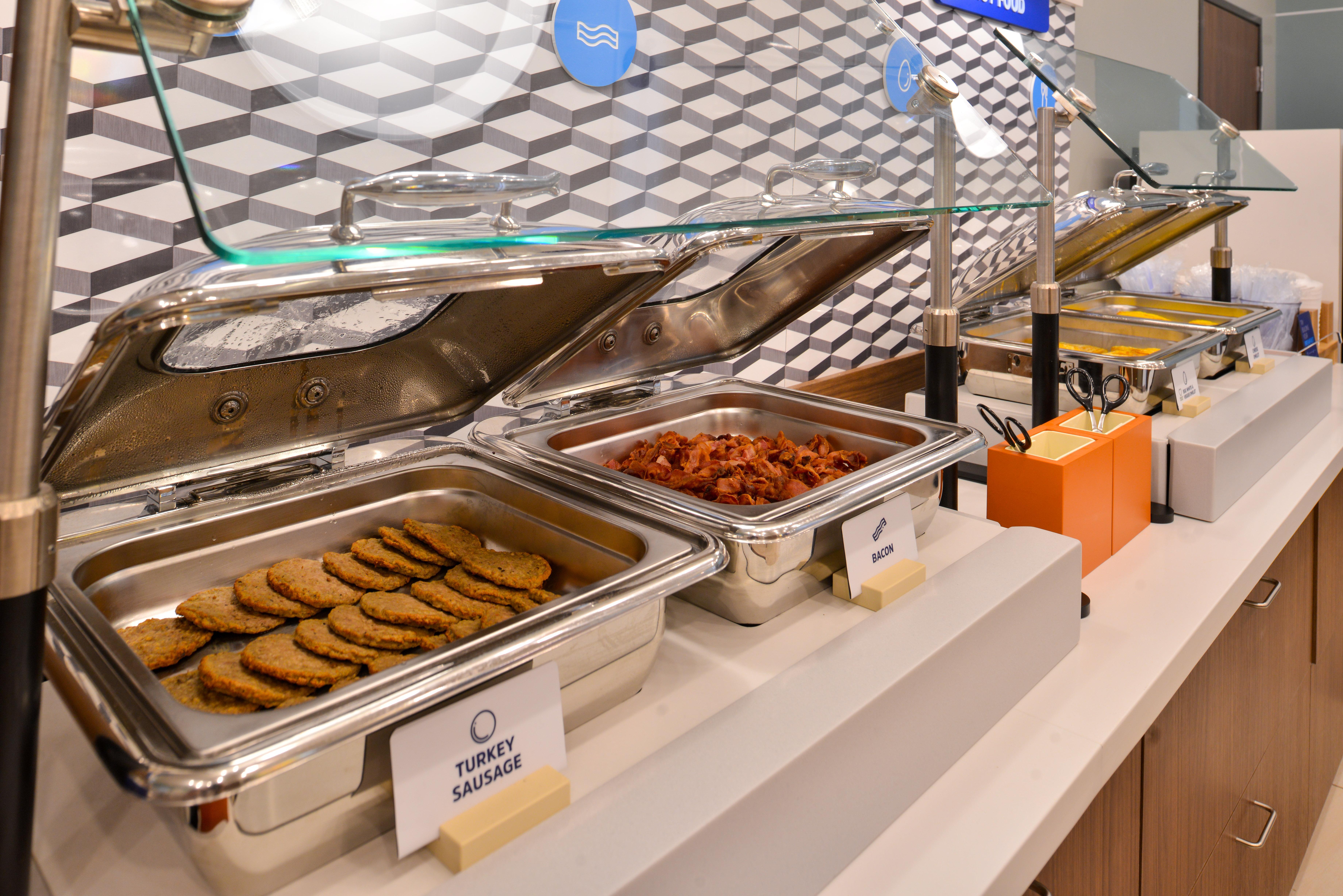 Holiday Inn Express & Suites Clinton By Ihg Buitenkant foto