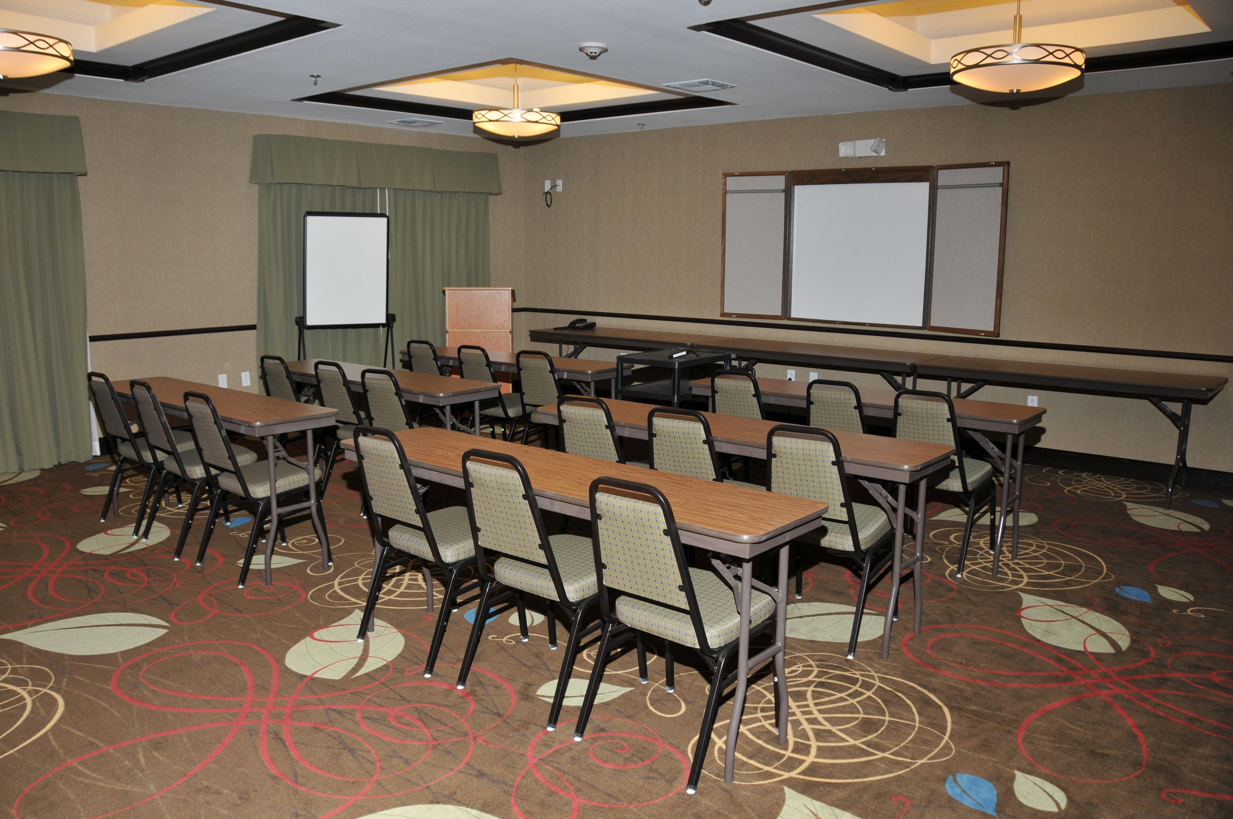Holiday Inn Express & Suites Clinton By Ihg Zakenleven foto