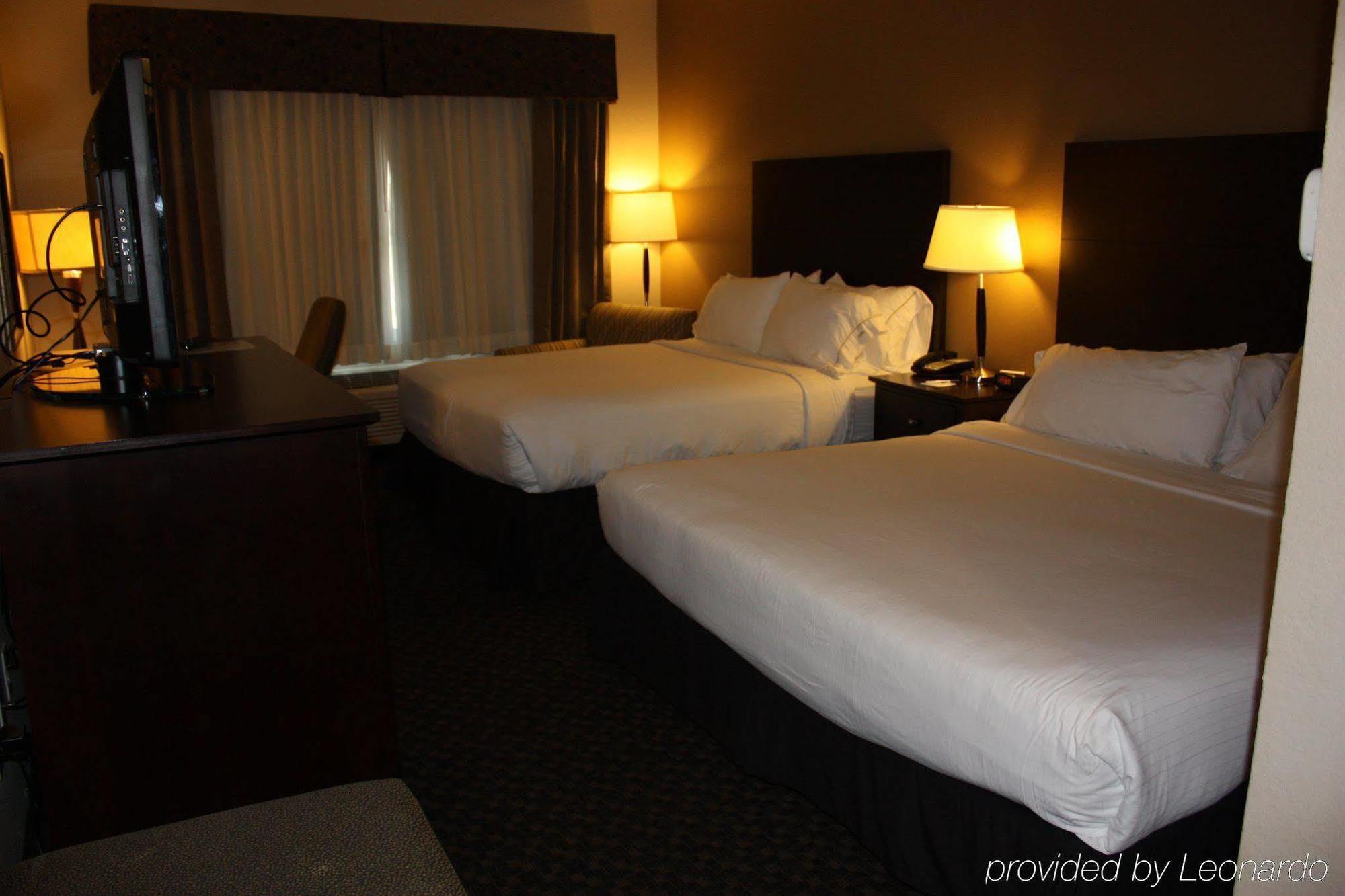 Holiday Inn Express & Suites Clinton By Ihg Buitenkant foto