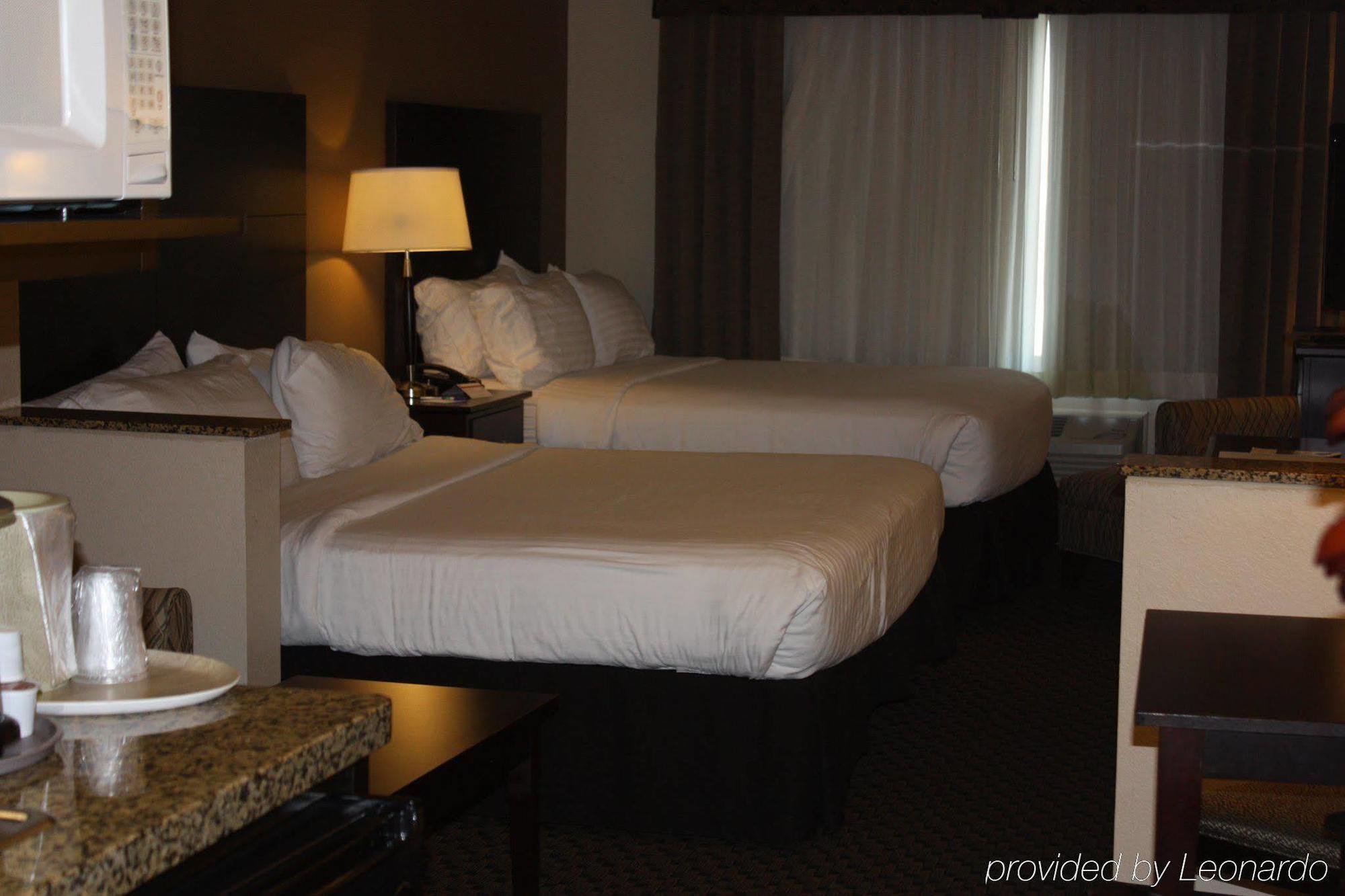 Holiday Inn Express & Suites Clinton By Ihg Buitenkant foto
